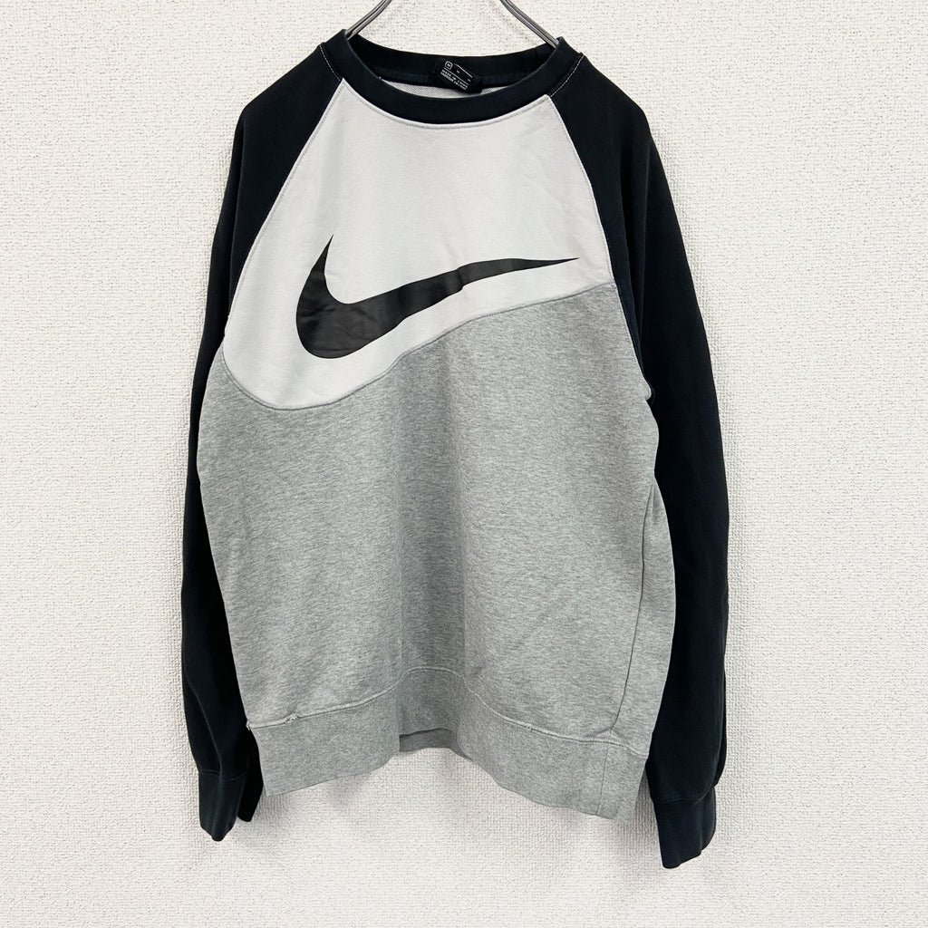 NIKE　ナイキ　スウェット/トレーナー　スウッシュロゴ　トライカラー　黒　白　グレー　Mサイズ
