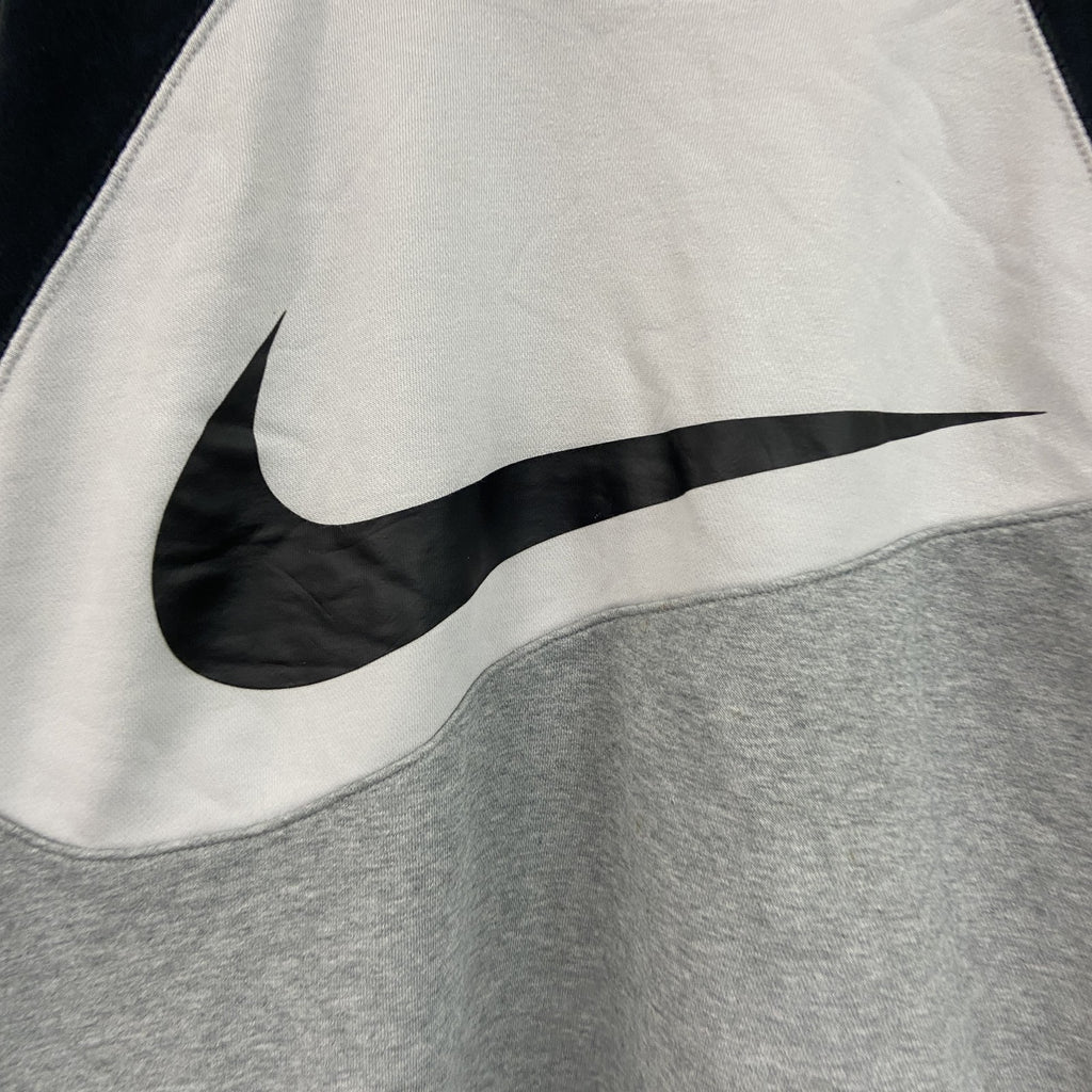 NIKE　ナイキ　スウェット/トレーナー　スウッシュロゴ　トライカラー　黒　白　グレー　Mサイズ