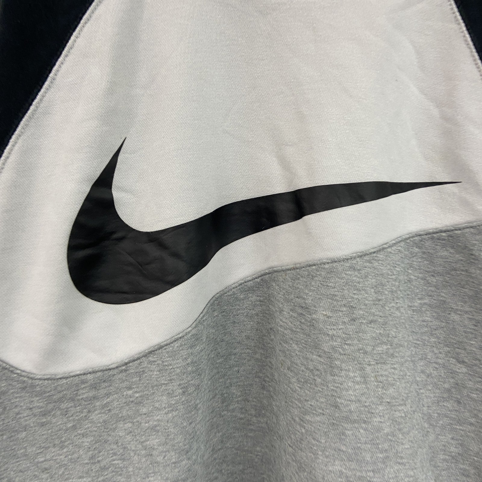 NIKE　ナイキ　スウェット/トレーナー　スウッシュロゴ　トライカラー　黒　白　グレー　Mサイズ