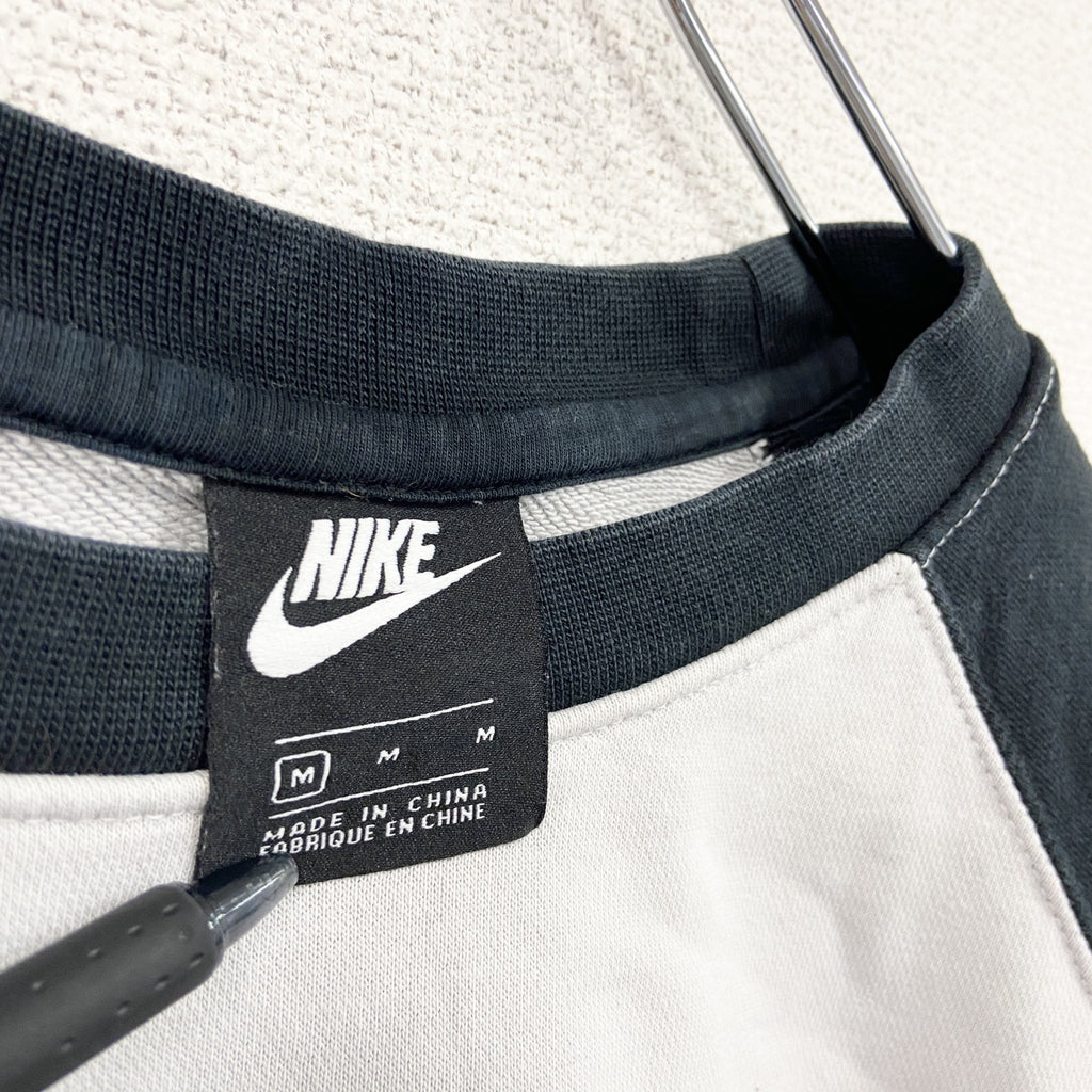 NIKE　ナイキ　スウェット/トレーナー　スウッシュロゴ　トライカラー　黒　白　グレー　Mサイズ