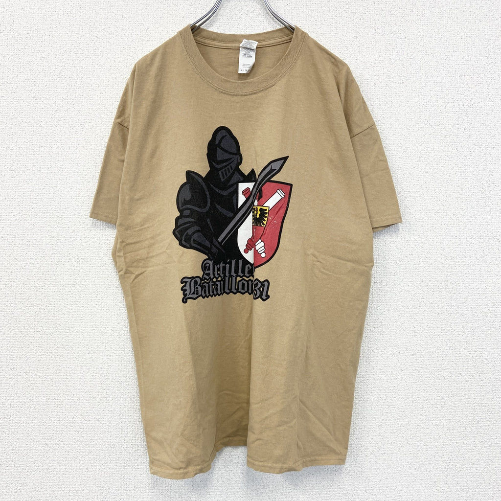 GILDAN　ギルダン　半袖プリントTシャツ　ブラックレター　鎧　騎士道　英字プリント　両面プリント　ベージュ　XLサイズ