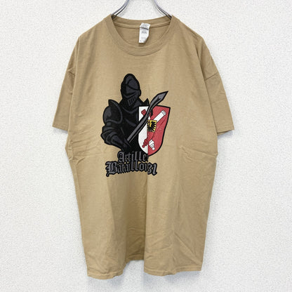 GILDAN　ギルダン　半袖プリントTシャツ　ブラックレター　鎧　騎士道　英字プリント　両面プリント　ベージュ　XLサイズ