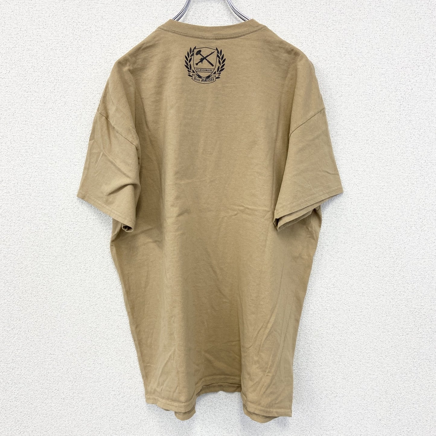 GILDAN　ギルダン　半袖プリントTシャツ　ブラックレター　鎧　騎士道　英字プリント　両面プリント　ベージュ　XLサイズ