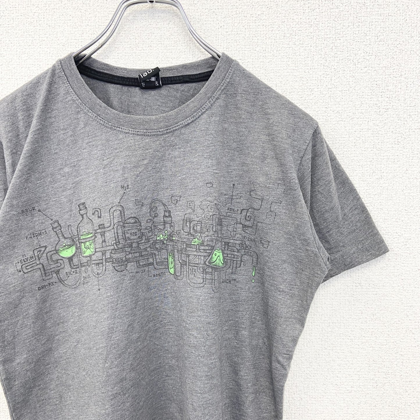 古着 used　plazmalab　半袖プリントデザインTシャツ　クルーネック　科学　発明　レトロ　灰色　グレー　Mサイズ