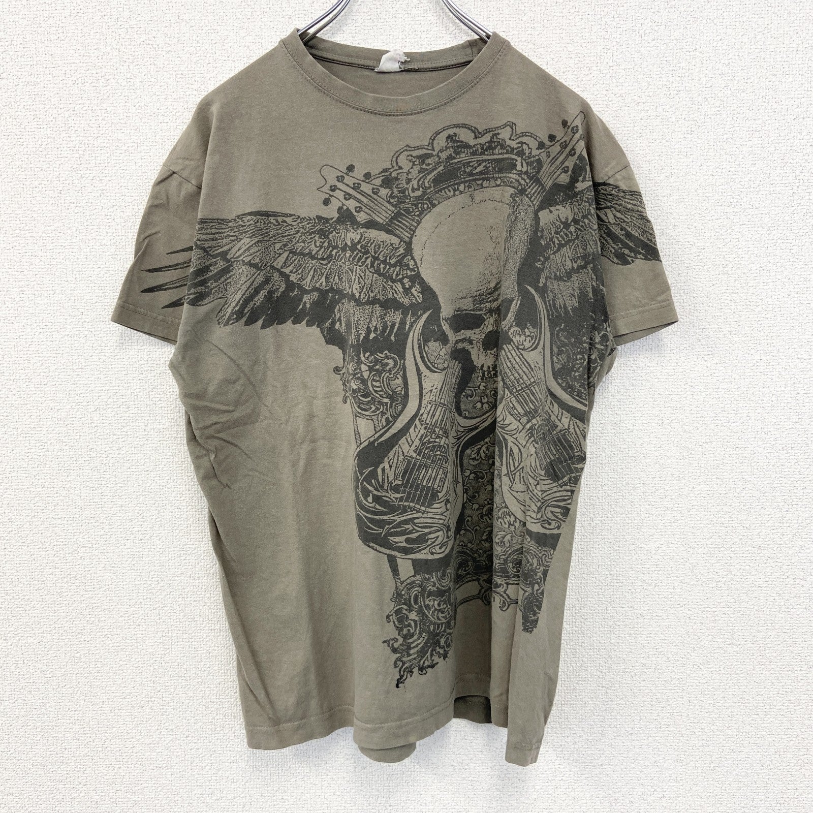 古着 used　ノーブランド　半袖プリントTシャツ　スカル　エレキギター　ロックデザイン　クルーネック　カーキ色　Mサイズ