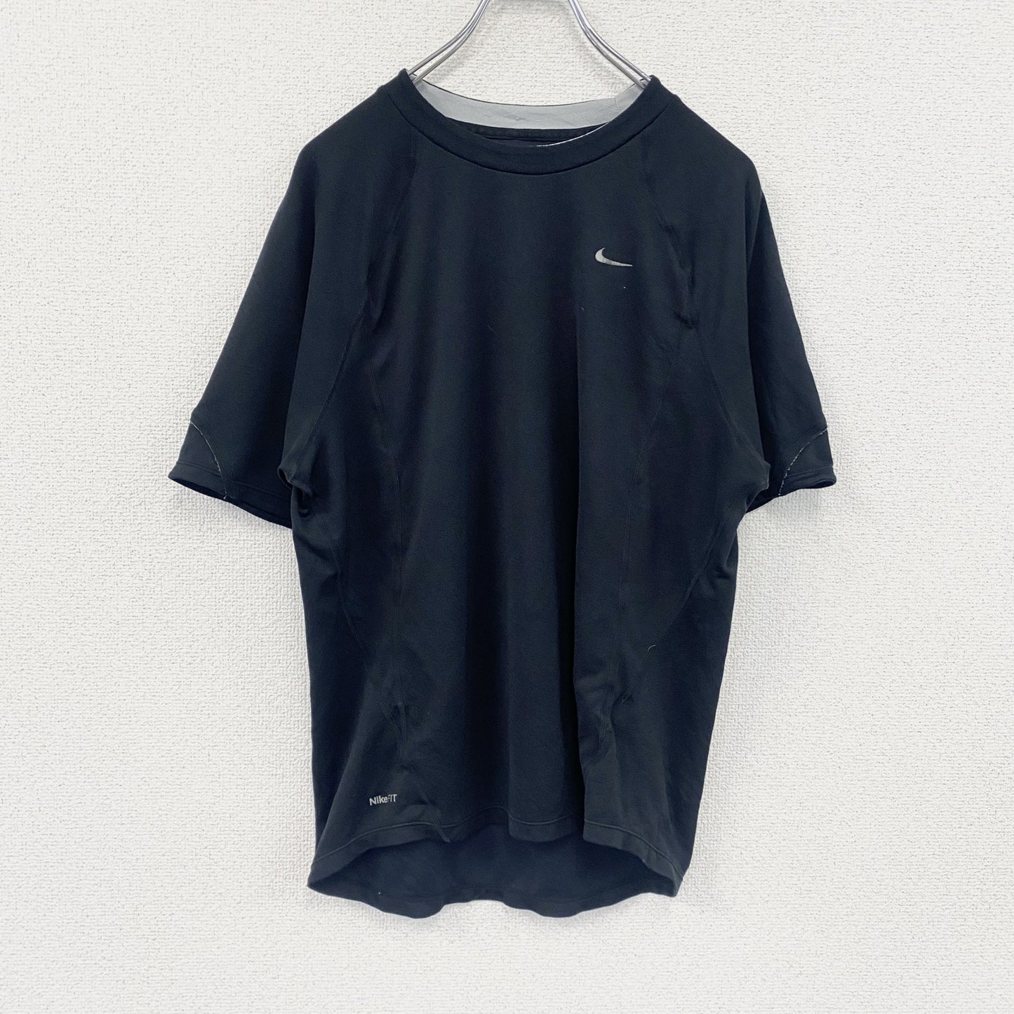 NIKE　ナイキ　半袖Tシャツ　スウッシュ　ラグランスリーブ　ワンポイント　黒　ブラック　Mサイズ