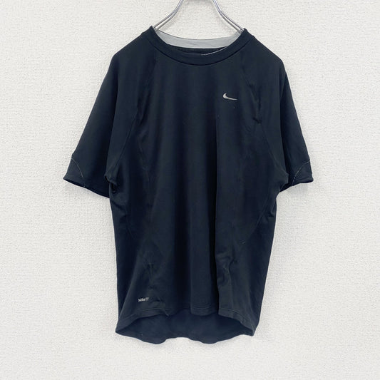 NIKE　ナイキ　半袖Tシャツ　スウッシュ　ラグランスリーブ　ワンポイント　黒　ブラック　Mサイズ