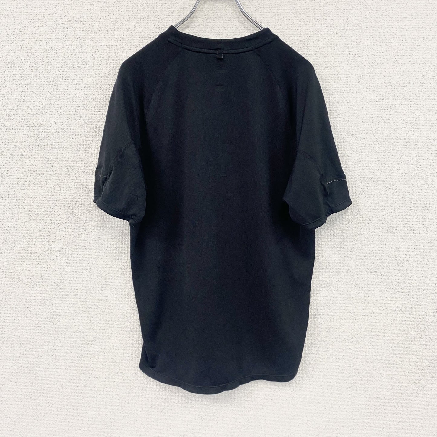 NIKE　ナイキ　半袖Tシャツ　スウッシュ　ラグランスリーブ　ワンポイント　黒　ブラック　Mサイズ