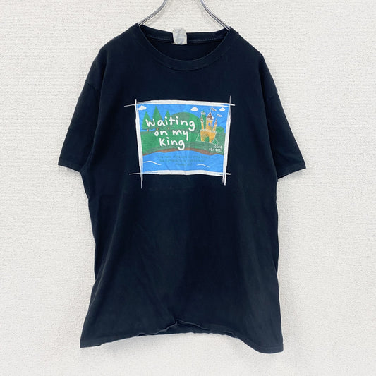 PORT&COMPANY　半袖プリントイラストTシャツ　KING　黒　ブラック　Lサイズ