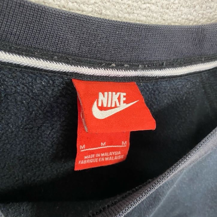 NIKE　ナイキ　スウェット/トレーナー　刺繡ロゴ　黒　ブラック　Mサイズ