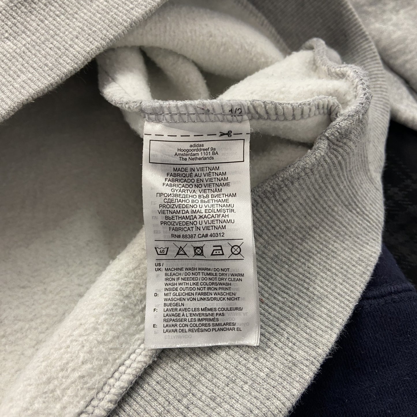 adidas　アディダス　スウェットパーカー/フーディー　パフォーマンスロゴ　灰色　グレー　Lサイズ