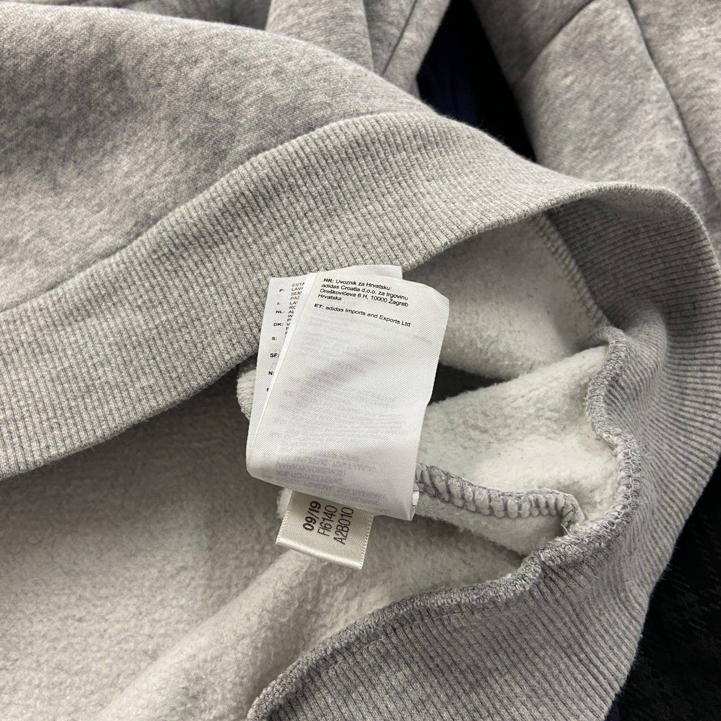 adidas　アディダス　スウェットパーカー/フーディー　パフォーマンスロゴ　灰色　グレー　Lサイズ