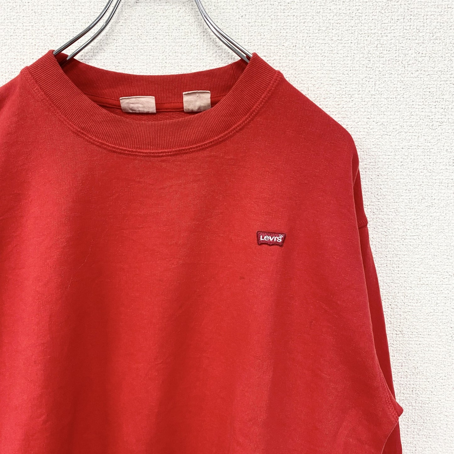 古着　used　Levi's　リーバイス　ワンポイント刺繍スウェット　レトロデザイン　ノームコア　赤　レッド　Sサイズ