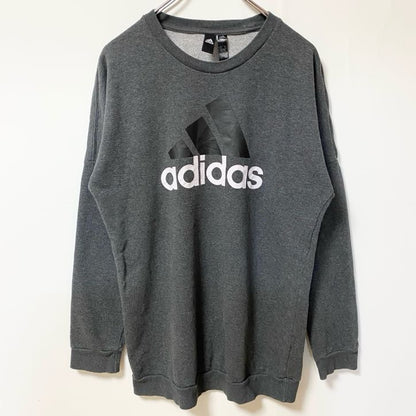 adidas　アディダス　スウェット/トレーナー　パフォーマンスロゴ　デカロゴ　クルーネック　灰色　ダークグレー　Sサイズ