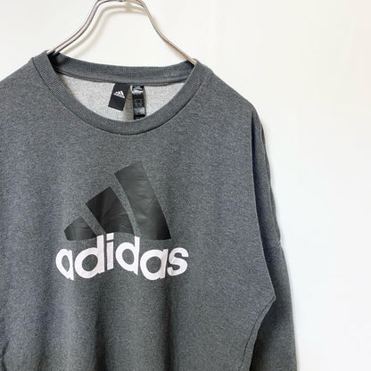 adidas　アディダス　スウェット/トレーナー　パフォーマンスロゴ　デカロゴ　クルーネック　灰色　ダークグレー　Sサイズ