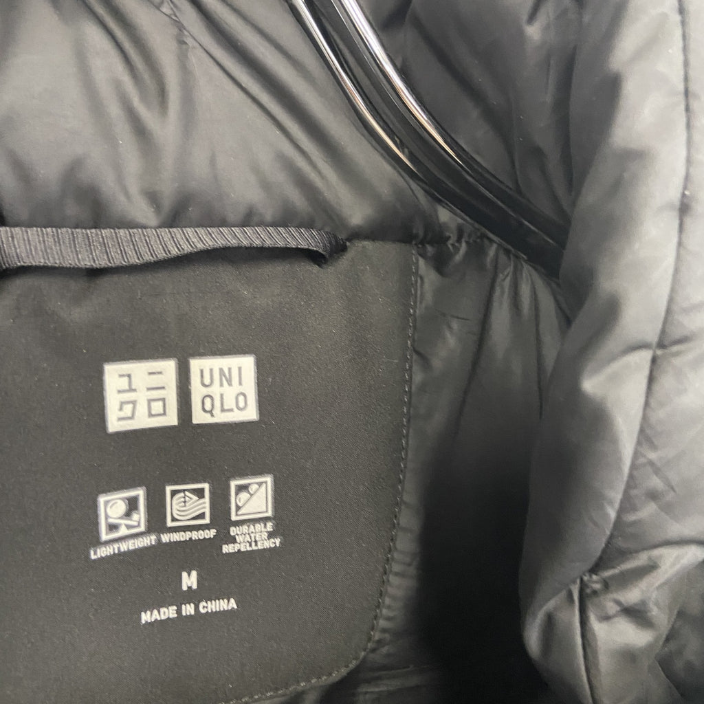 ユニクロ　UNIQLO　シームレスダウンパーカー　ダウンジャケット　黒　ブラック　Mサイズ