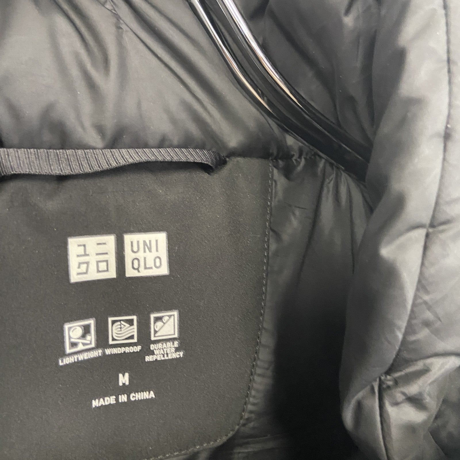 ユニクロ　UNIQLO　シームレスダウンパーカー　ダウンジャケット　黒　ブラック　Mサイズ