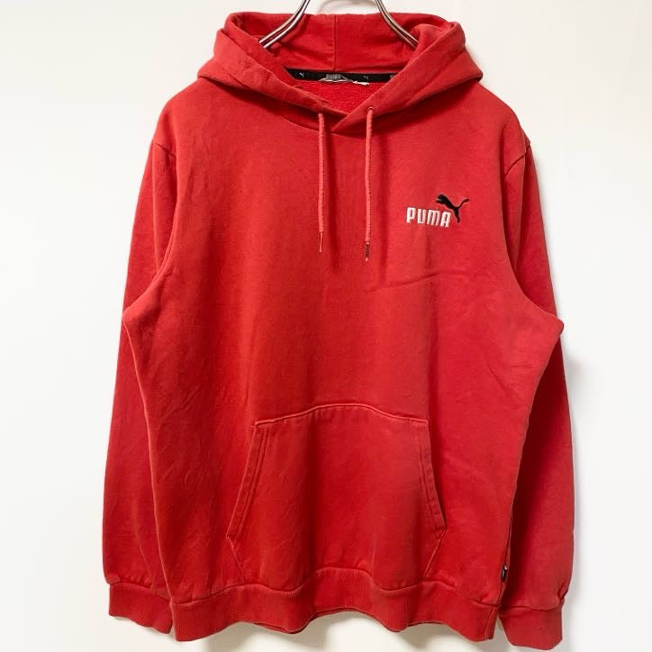 古着 used　puma プーマ　長袖ワンポイントロゴ刺繍パーカー　フード付きスウェット　赤　レッド　秋冬服　シンプルデザイン