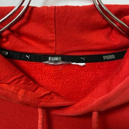 古着 used　puma プーマ　長袖ワンポイントロゴ刺繍パーカー　フード付きスウェット　赤　レッド　秋冬服　シンプルデザイン