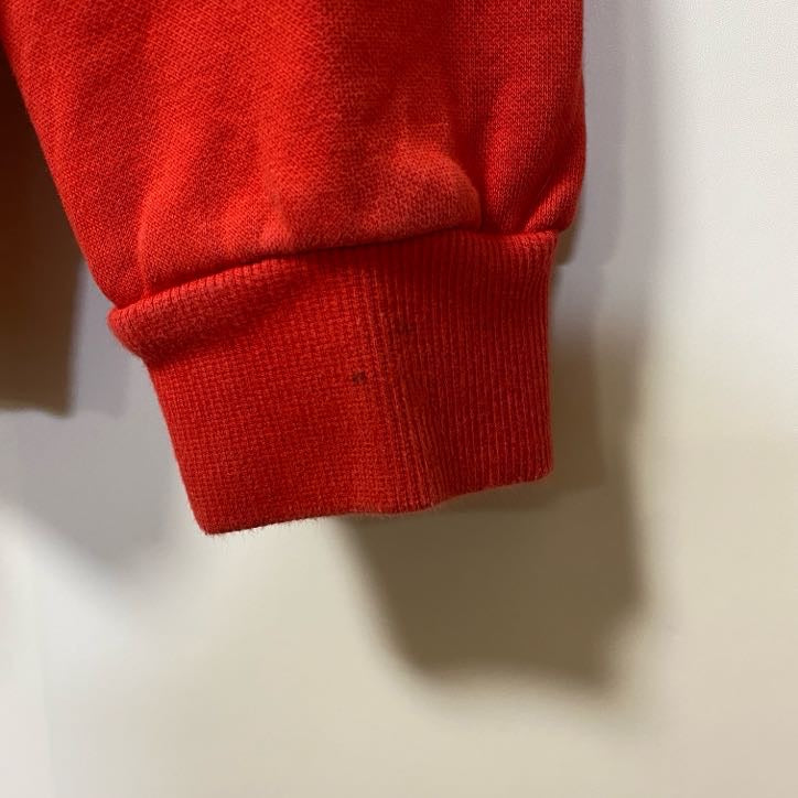 古着 used　puma プーマ　長袖ワンポイントロゴ刺繍パーカー　フード付きスウェット　赤　レッド　秋冬服　シンプルデザイン