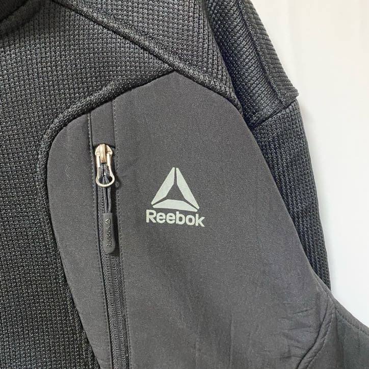 古着 used　Reebok リーボック　アウトドアウェア　長袖フルジップフリースジャケット　ワンポイントロゴ　黒　XLサイズ