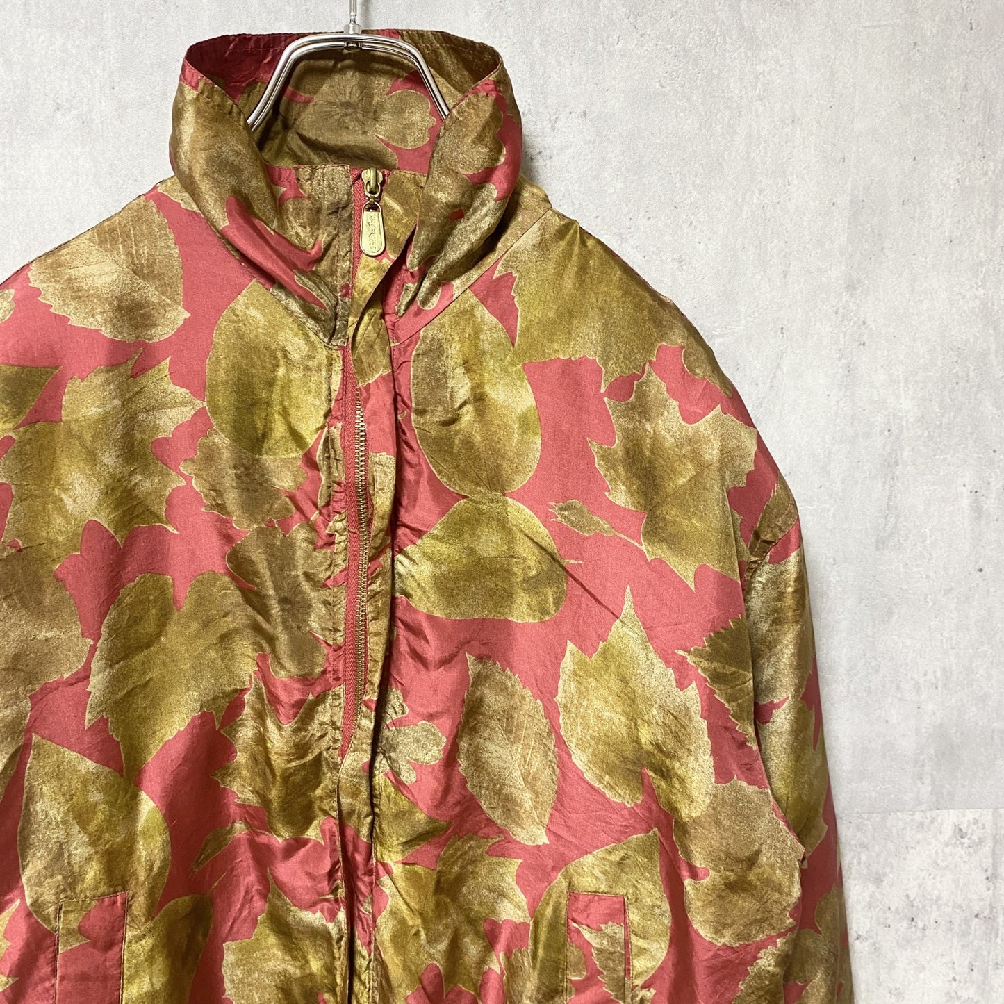 古着 used　FUDA International　長袖シルクジャケット　肩パッド付きブルゾン　総柄　ハイネック　ヴィンテージ