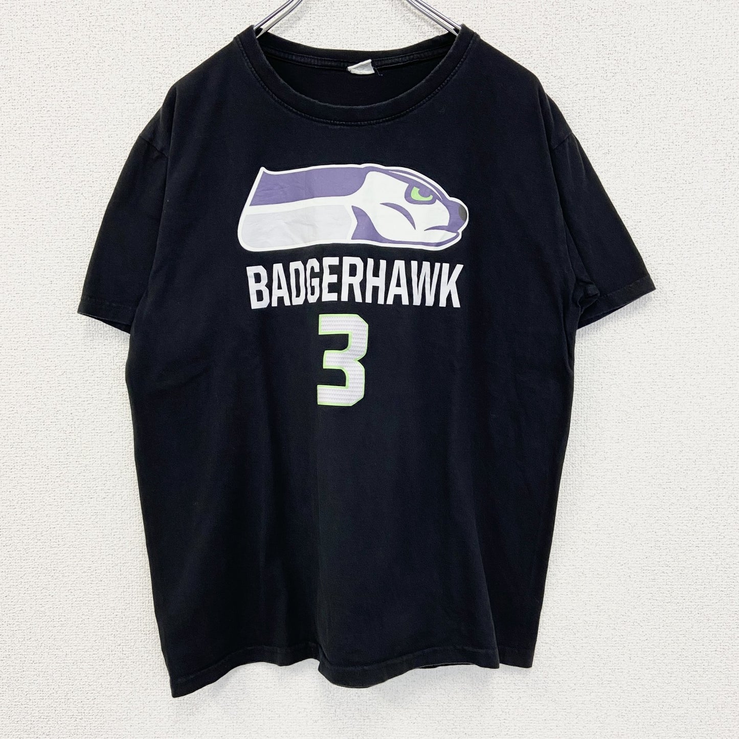 古着 used　ノーブランド　半袖デザインプリントTシャツ　BADGERHAWK　クルーネック　カジュアルデザイン　黒　Mサイズ