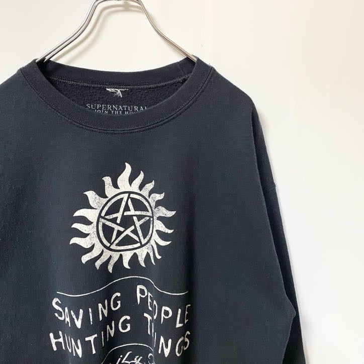 古着 used　SUPERNATURAL スーパーナチュラル　長袖デザインプリントスウェット　トレーナー　黒　ブラック　Lサイズ