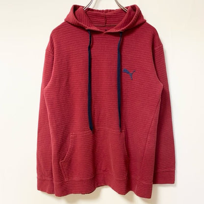 古着 used　puma プーマ　長袖ワンポイントロゴ刺繍　フード付きスウェット　赤　レッド　ワインレッド　秋冬服