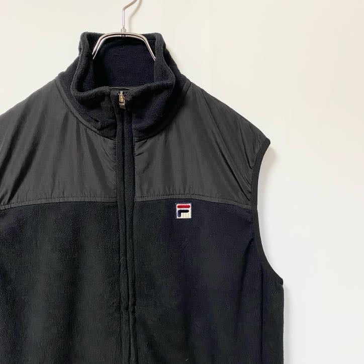古着 used　FILA フィラ　フリースフルジップベスト　ワンポイントロゴ刺繍　ハイネック　黒　ブラック　Mサイズ