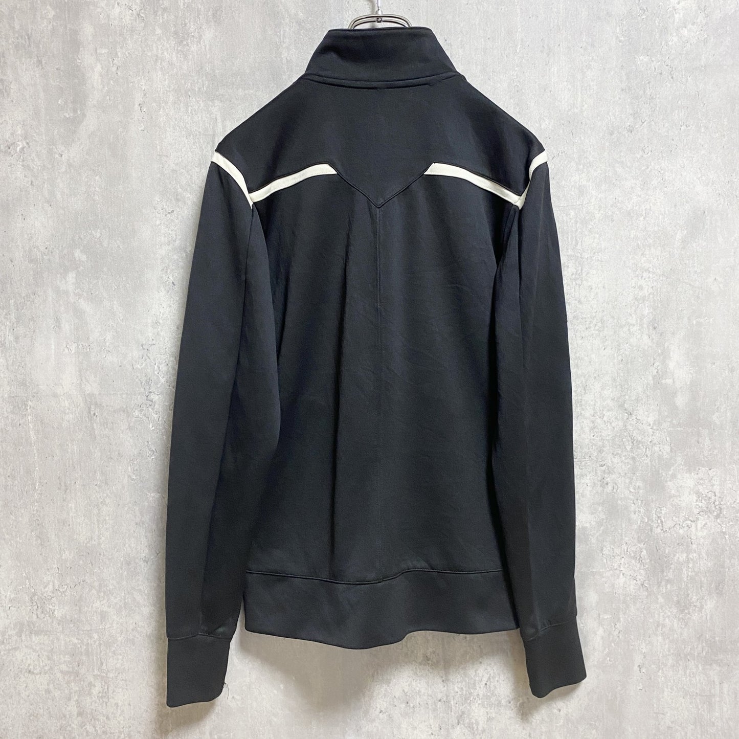 古着 used　NIKE　ナイキ　長袖フルジップトラックジャケット　ジャージ　ワンポイント刺繍　黒　ブラック　Mサイズ