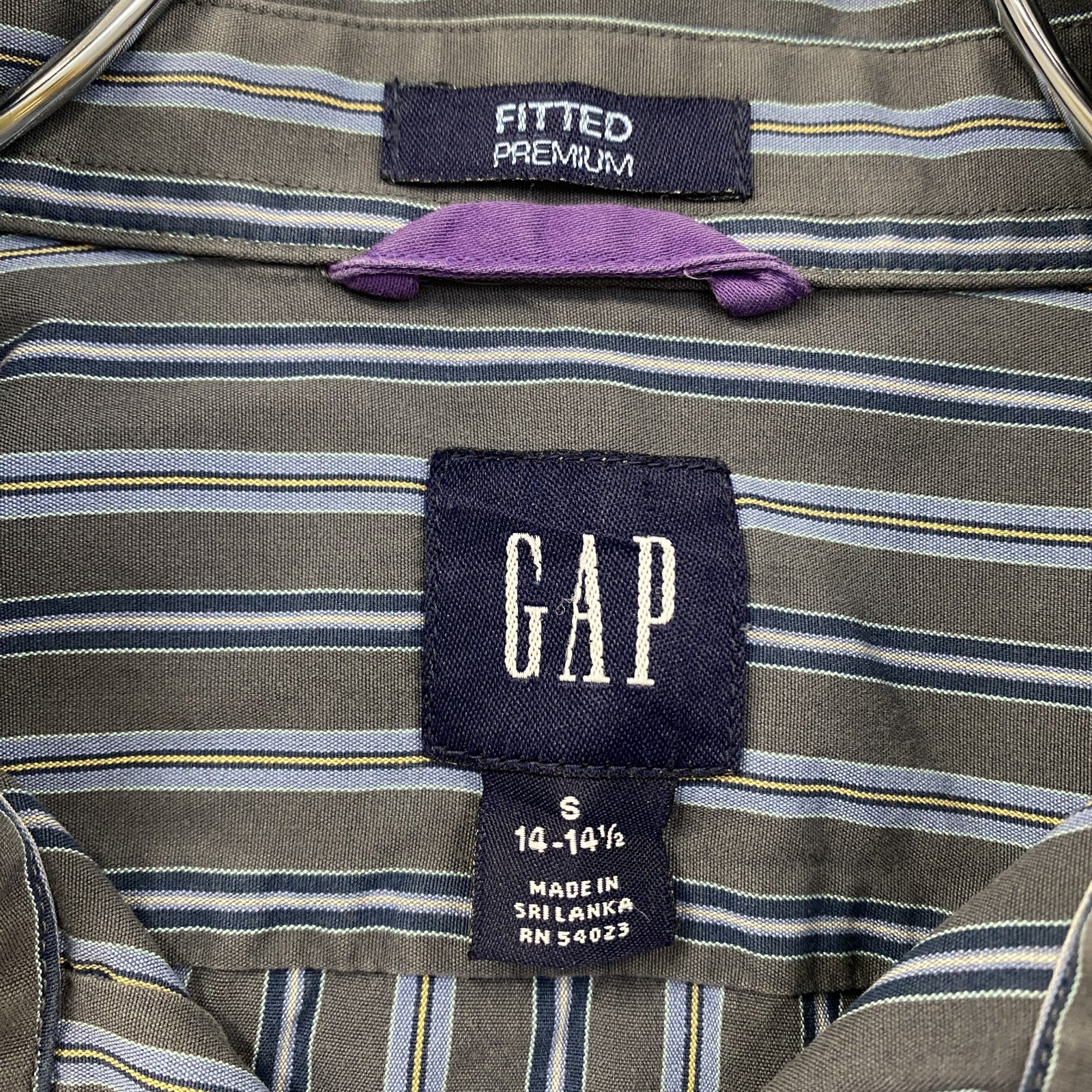 古着 used　GAP　ギャップ　長袖襟付きストライプ柄シャツ　マルチカラー　ネイビー　グレー　黄色　秋冬服　レトロデザイン