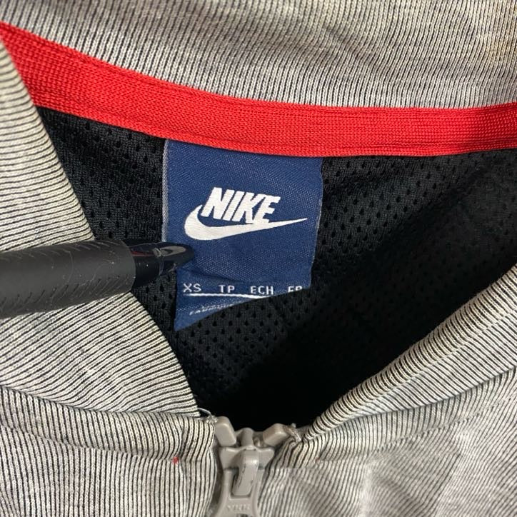 NIKE　ナイキ　フルジップジャケット　バイカラー　灰色　黒　グレー　ブラック　Ｍサイズ　