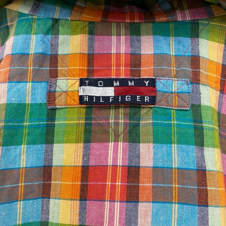 古着 used　TOMMY HILFIGER　トミーヒルフィガー　長袖ワンポイント刺繍チェック柄パーカー　マルチカラー　Mサイズ