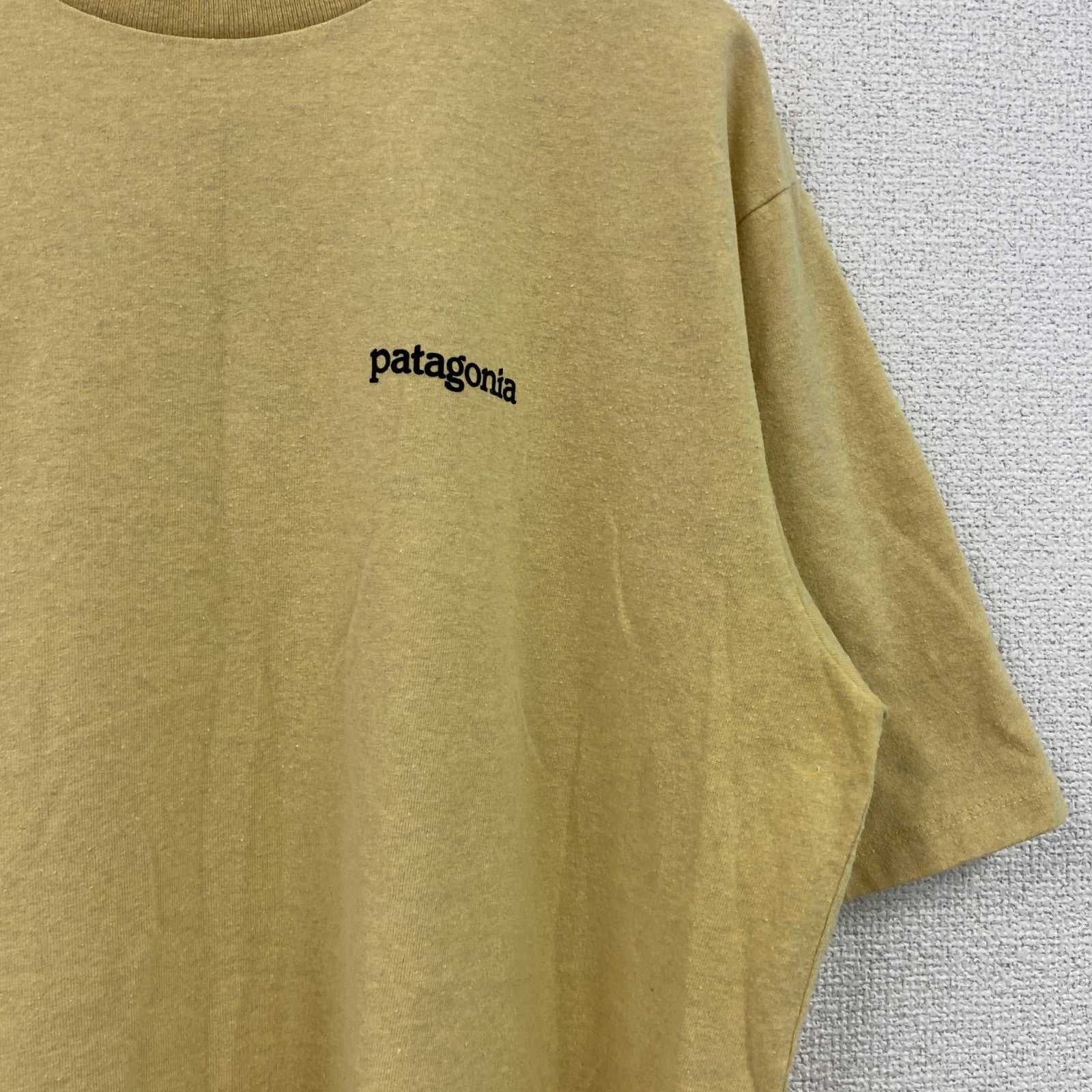 Patagonia　パタゴニア　半袖プリントＴシャツ　デカロゴ　黄色　イエロー　Mサイズ