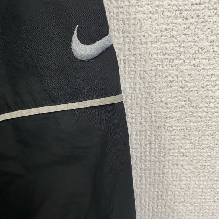 古着 used　NIKE ナイキ　アノラックパーカー　長袖ナイロンプルオーバー　スウッシュロゴ刺繡　シンプル　黒　XLサイズ