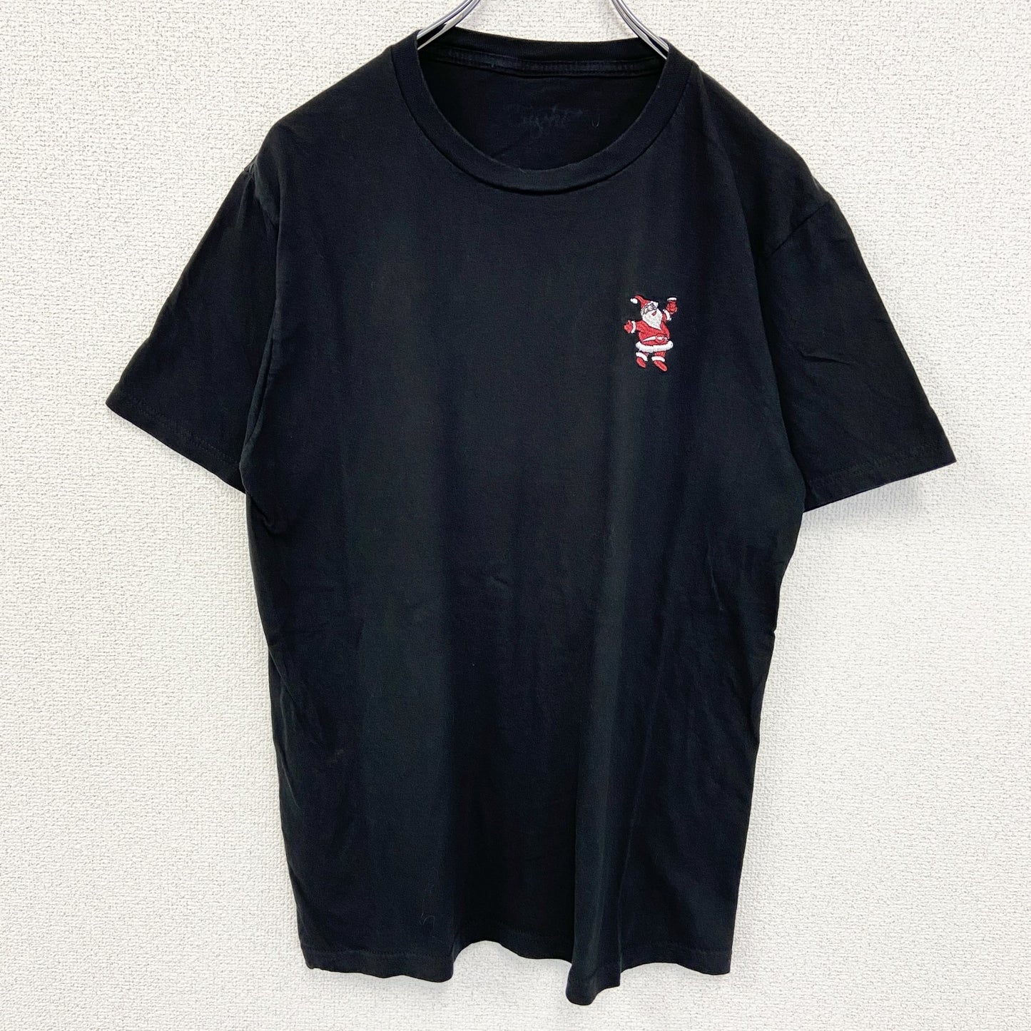 古着 used　Eight　半袖ワンポイント刺繍Tシャツ　サンタクロース　シンプルデザイン　黒　ブラック　クルーネック　