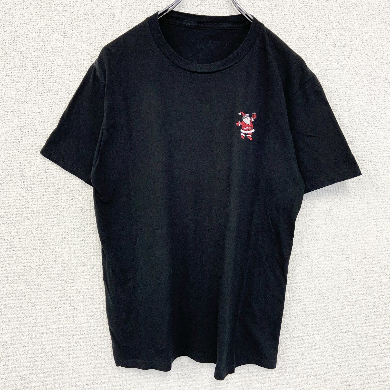 古着 used　Eight　半袖ワンポイント刺繍Tシャツ　サンタクロース　シンプルデザイン　黒　ブラック　クルーネック　