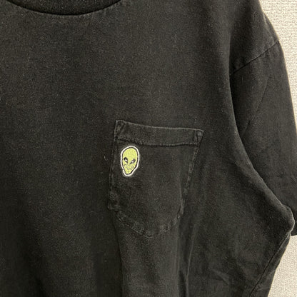 古着 used　T-BAR　半袖ワンポイント刺繍Tシャツ　Alien エイリアン　胸ポケット　黒　ブラック　クルーネック　Lサイズ