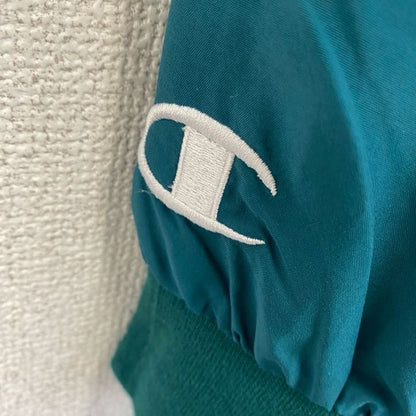 古着 used　Champion チャンピオン　長袖ナイロンプルオーバー　シンプルデザイン　ワンポイントロゴ刺繡　緑　XLサイズ