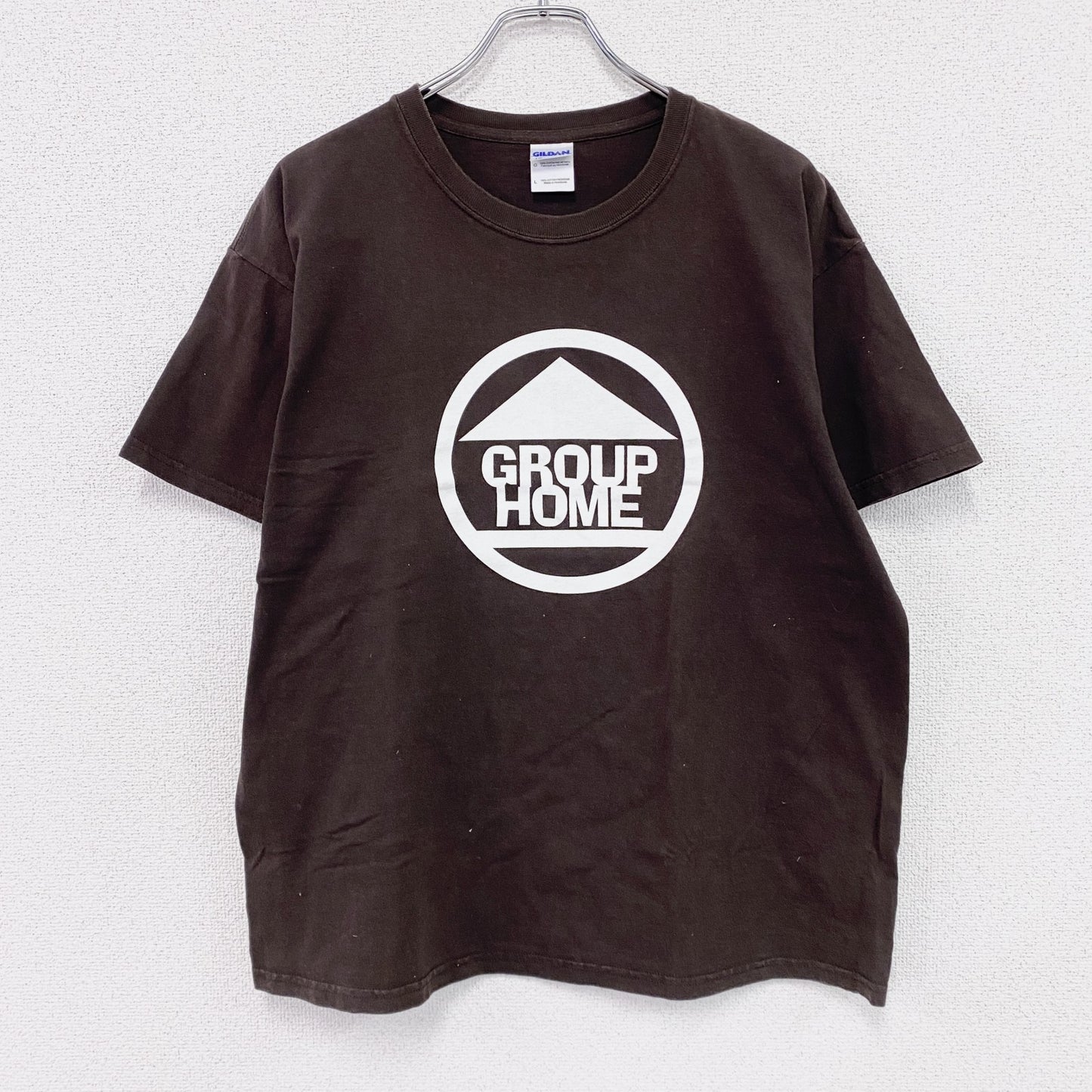 GILDAN　ギルダン　Group Home　グループホーム　半袖プリントTシャツ　ラップT　茶色　ブラウン　Lサイズ