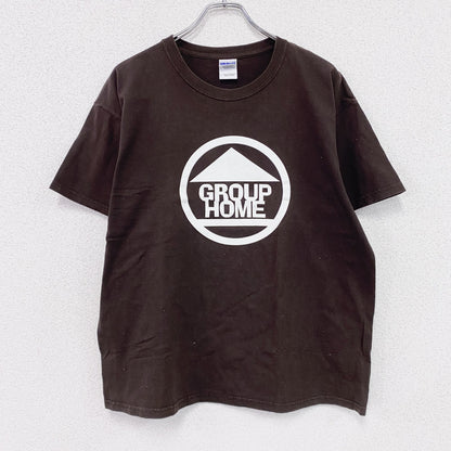 GILDAN　ギルダン　Group Home　グループホーム　半袖プリントTシャツ　ラップT　茶色　ブラウン　Lサイズ