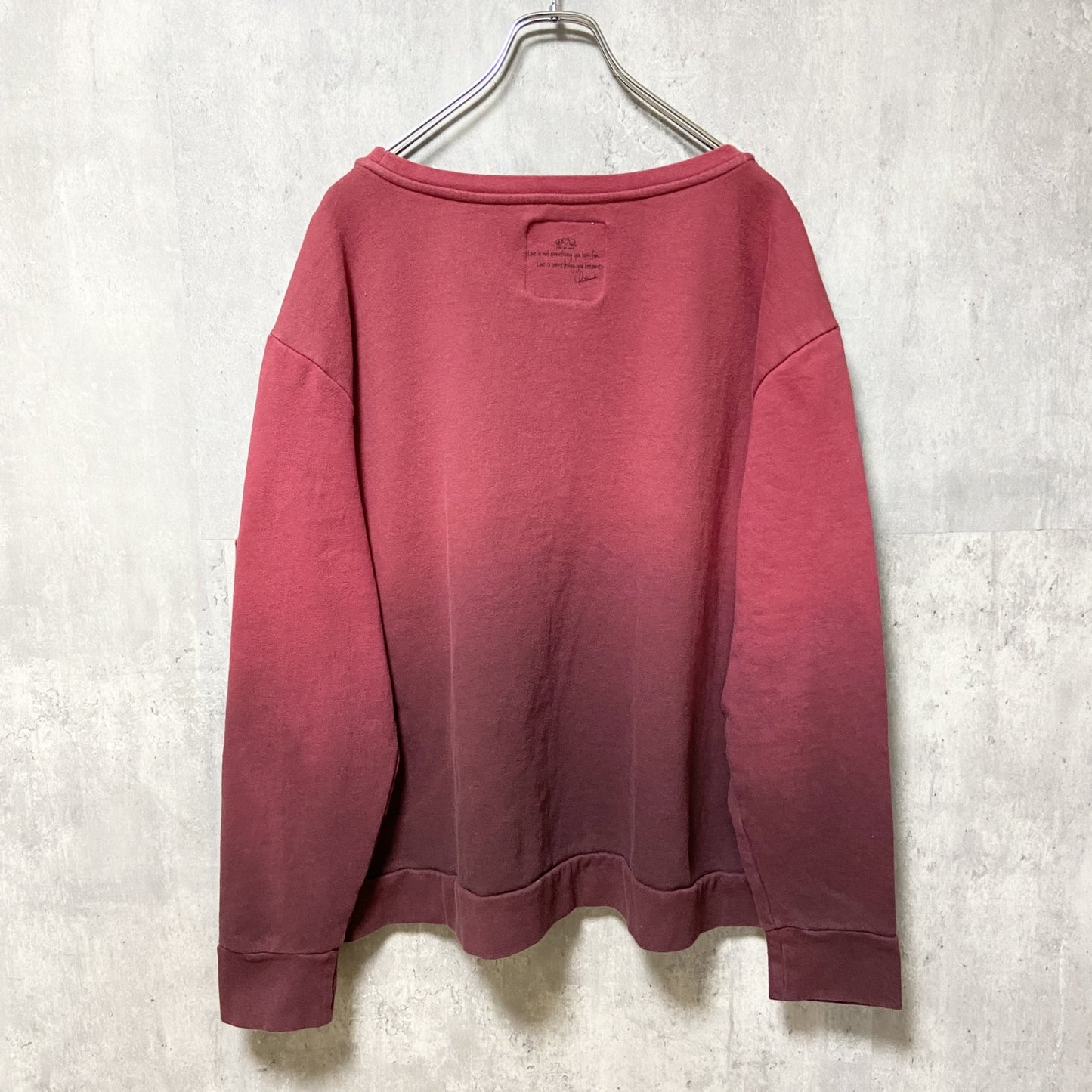 古着 used　peace love world　長袖グラデーションロゴプリントスウェット　トレーナー　赤　レトロ　XLサイズ