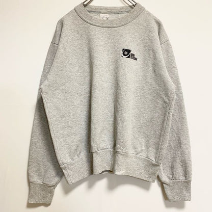 古着 used　UNITE Windjammer　長袖ワンポイントロゴプリントスウェット　クルーネックトレーナー　グレー　秋冬服