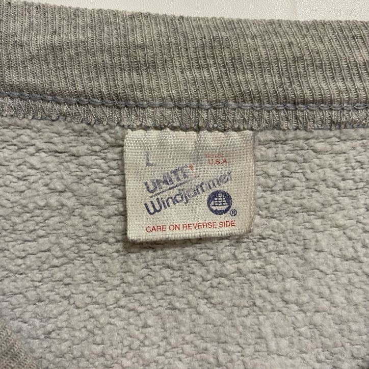 古着 used　UNITE Windjammer　長袖ワンポイントロゴプリントスウェット　クルーネックトレーナー　グレー　秋冬服