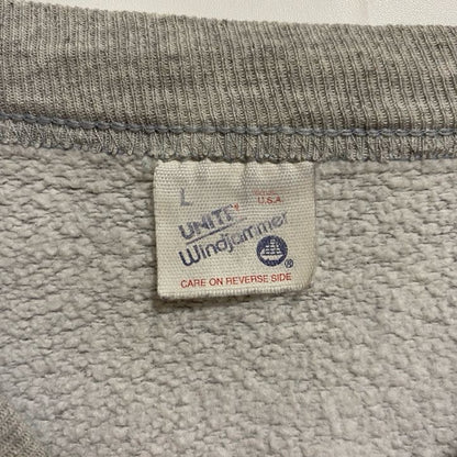 古着 used　UNITE Windjammer　長袖ワンポイントロゴプリントスウェット　クルーネックトレーナー　グレー　秋冬服