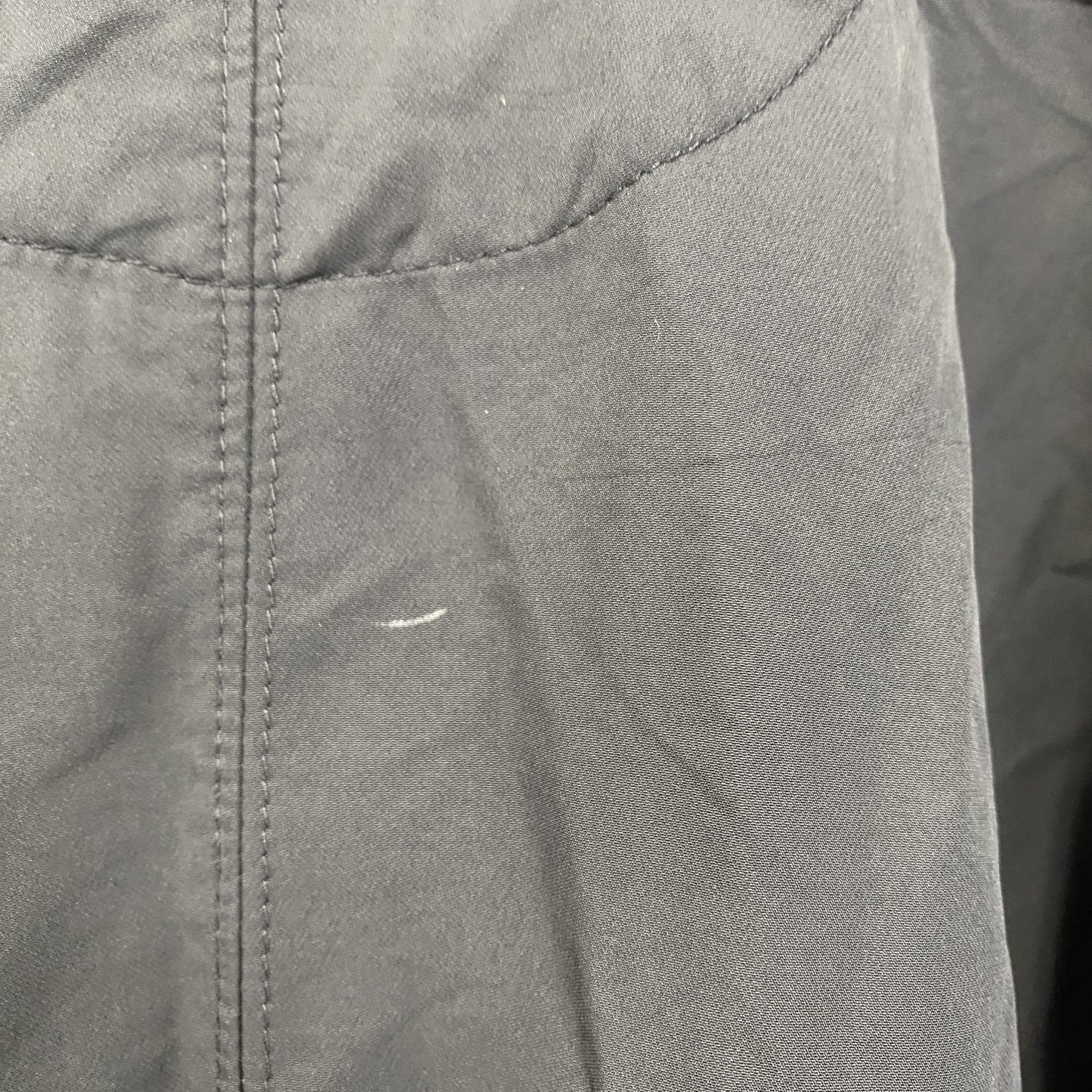 古着 used　NIKEGOLF ナイキゴルフ　長袖ナイロンプルオーバー　刺繡デザイン　スウッシュロゴ　黒　Vネック　Mサイズ