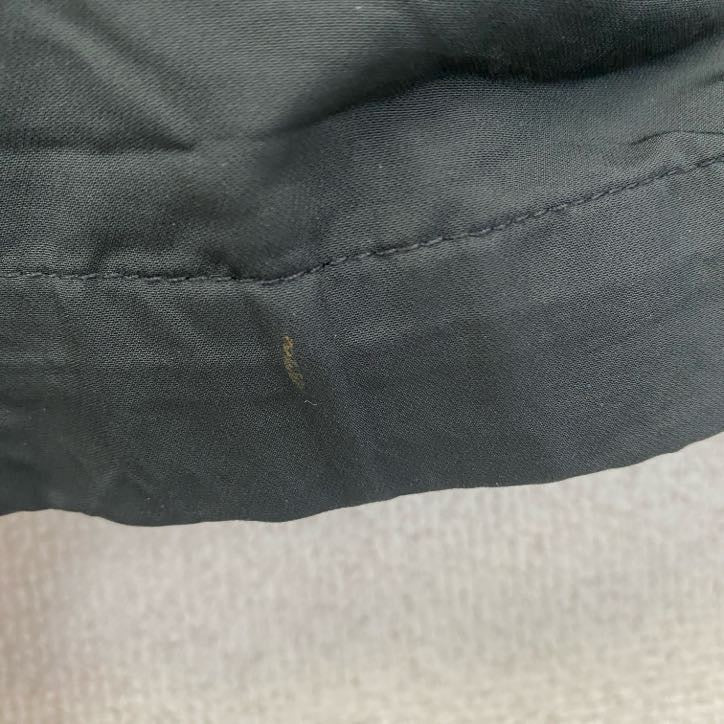 古着 used　NIKEGOLF ナイキゴルフ　長袖ナイロンプルオーバー　刺繡デザイン　スウッシュロゴ　黒　Vネック　Mサイズ