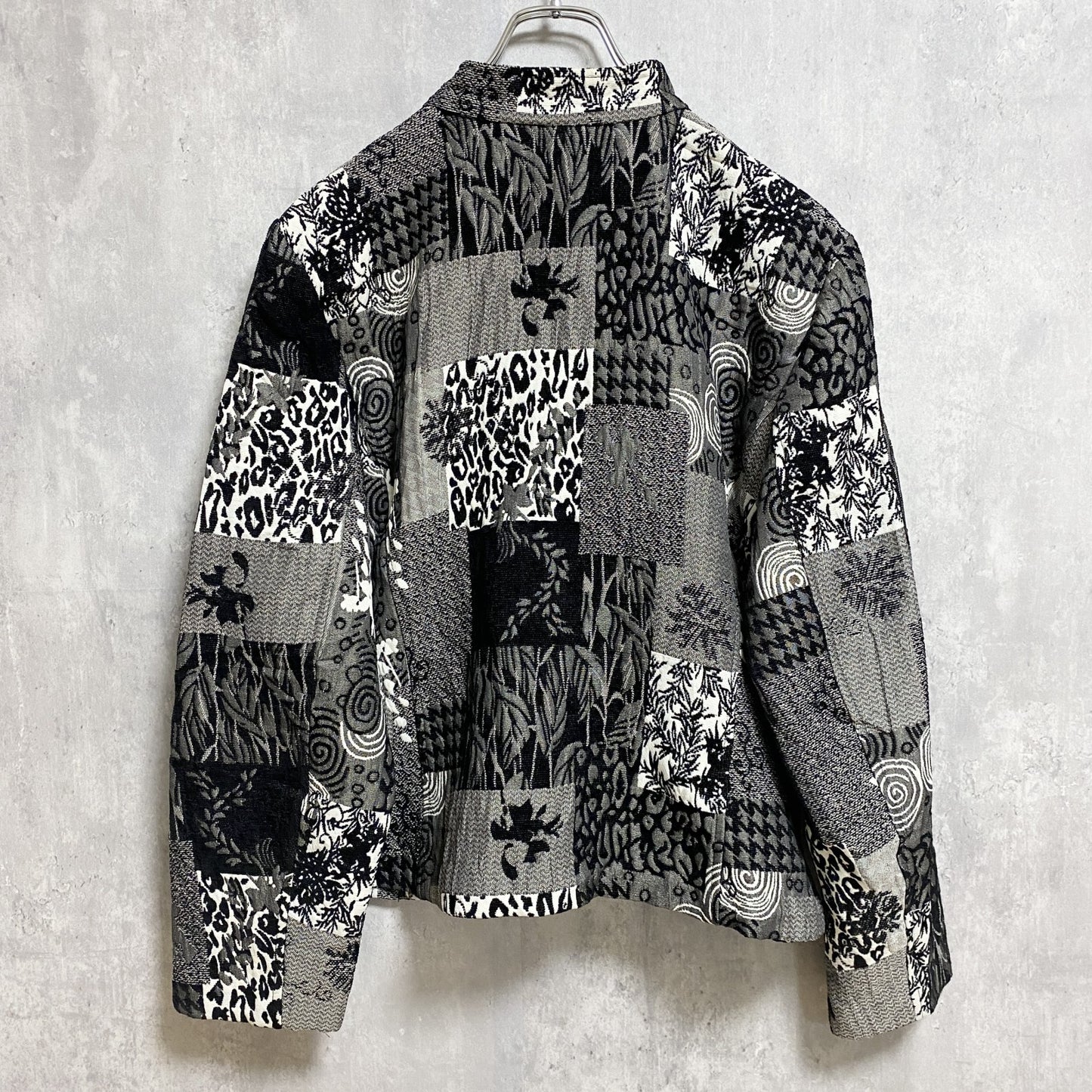 古着 used　dressbarn　ドレスバーン　長袖総柄フルジップブルゾン　ジャンパー　黒　ブラック　レトロデザイン