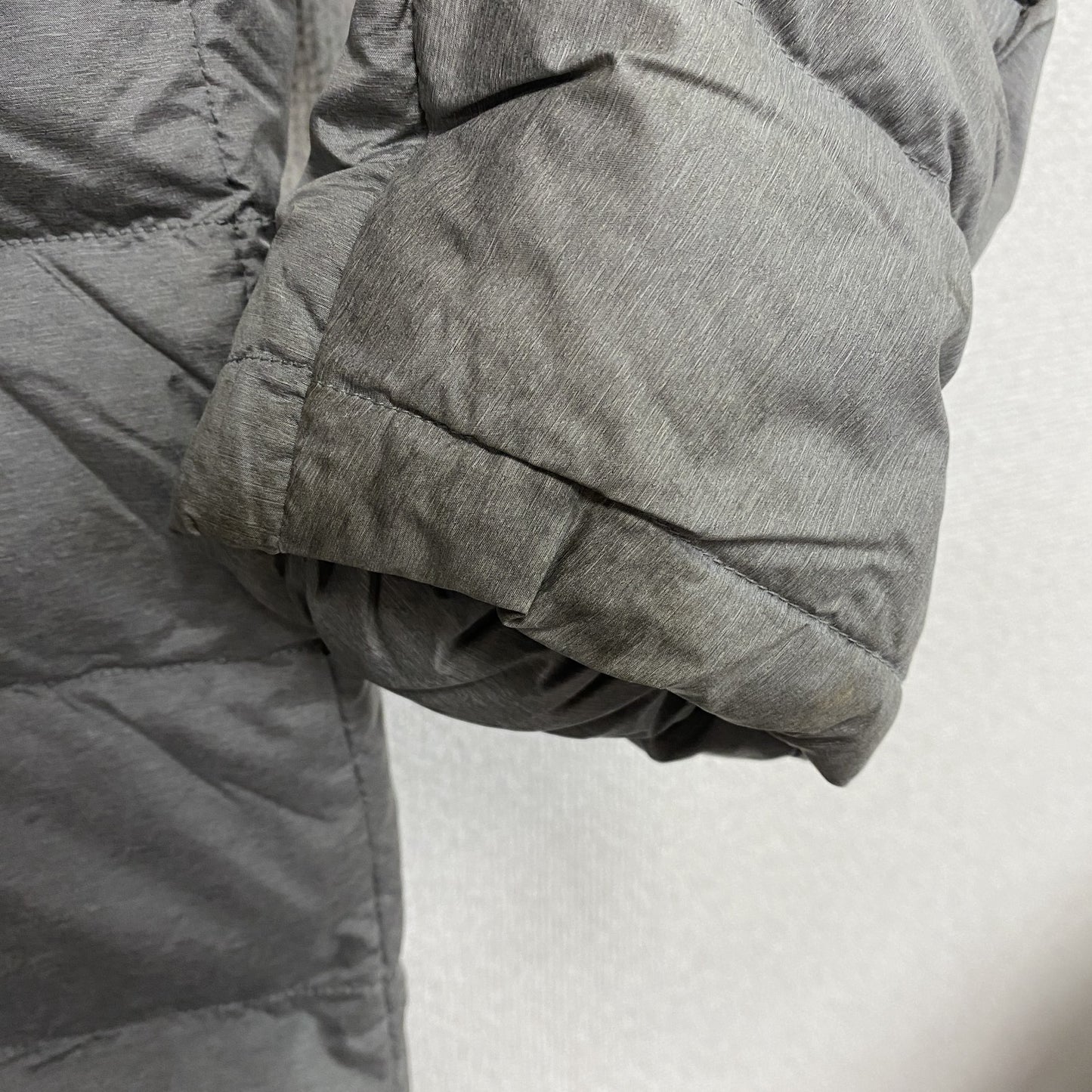 UNIQLO　ユニクロ　ウルトラライトダウンジャケット　ダウン90%　灰色　グレー　XLサイズ